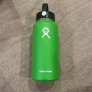 Green 32oz hydroflask